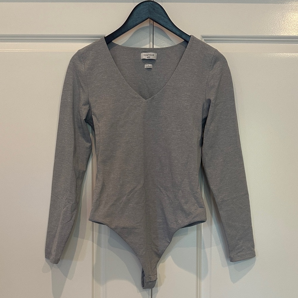 Aritzia Gray Contour Vneck Bodysuit large